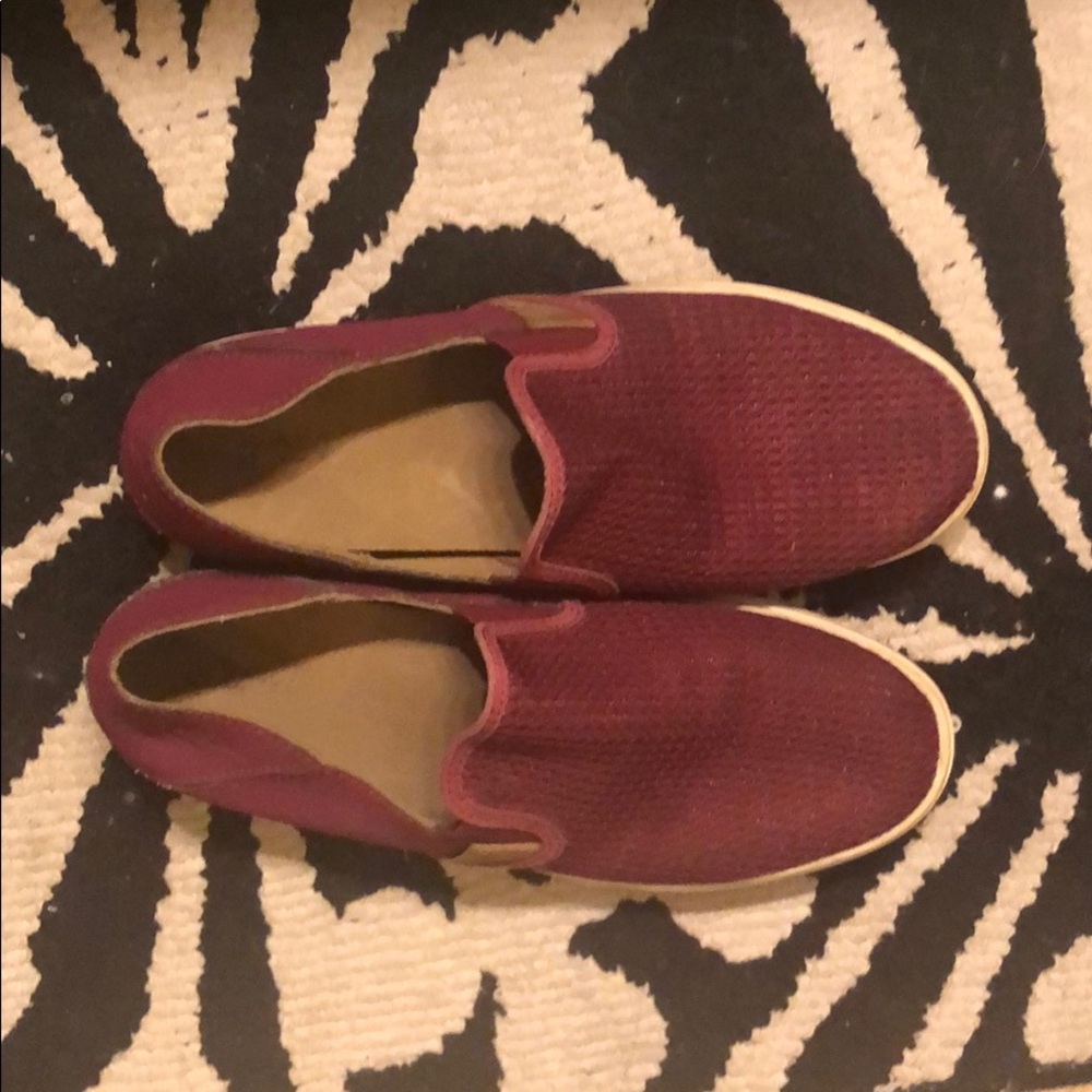 Olukai shoes burgandy in good condition